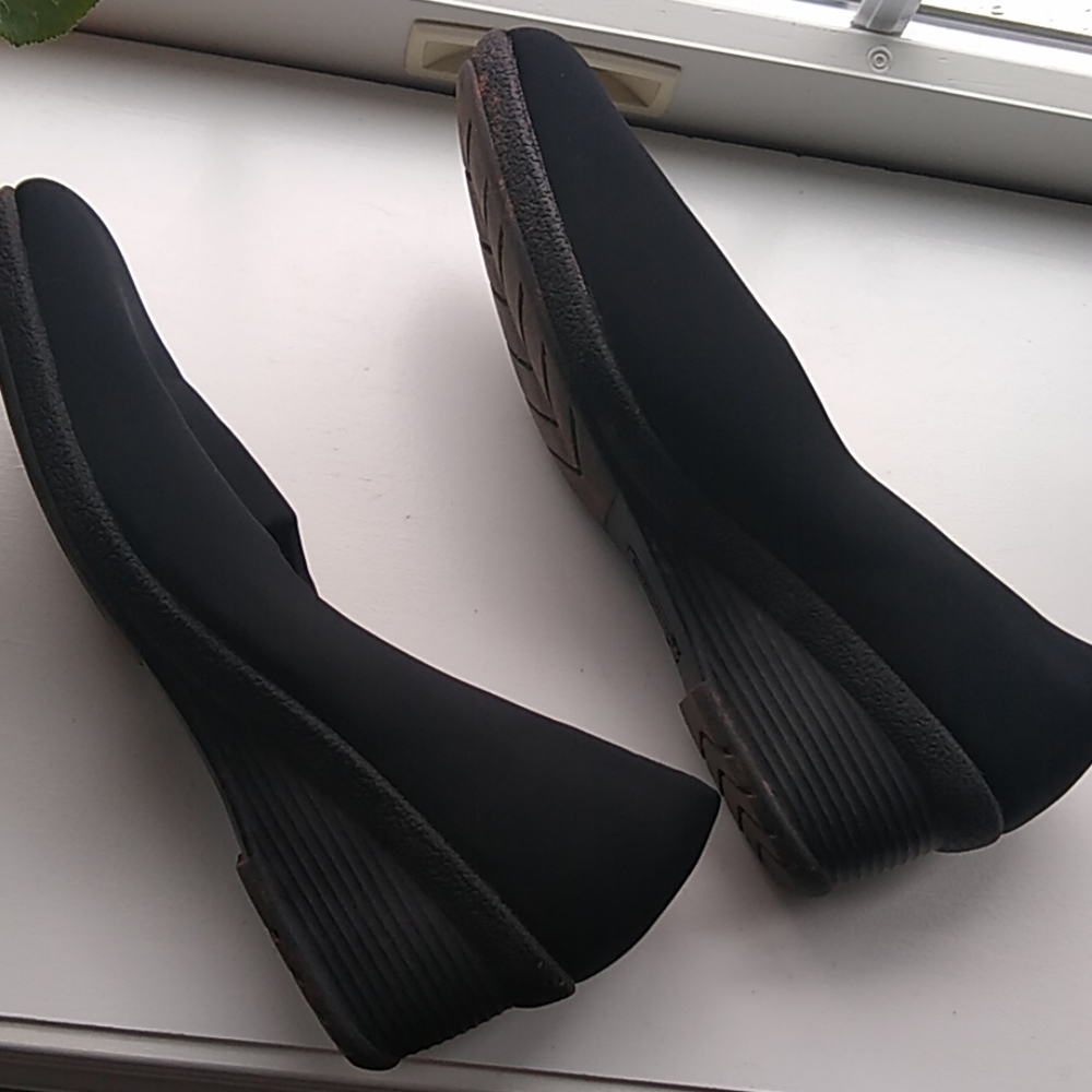 Shoes - Picture 2 of 3